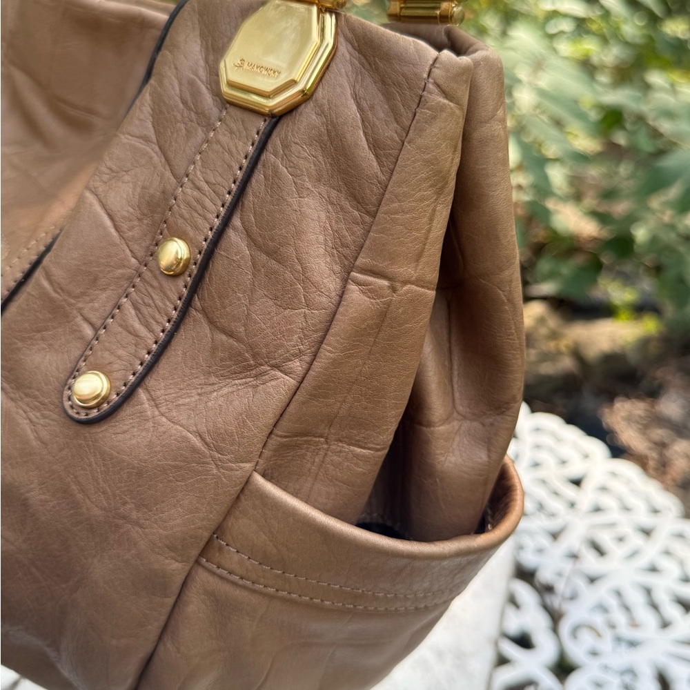 B. Makowsky Tan Crocodile-Embossed Leather Shoulder Bag‎ with Gold Hardware 👜 - Picture 12 of 13